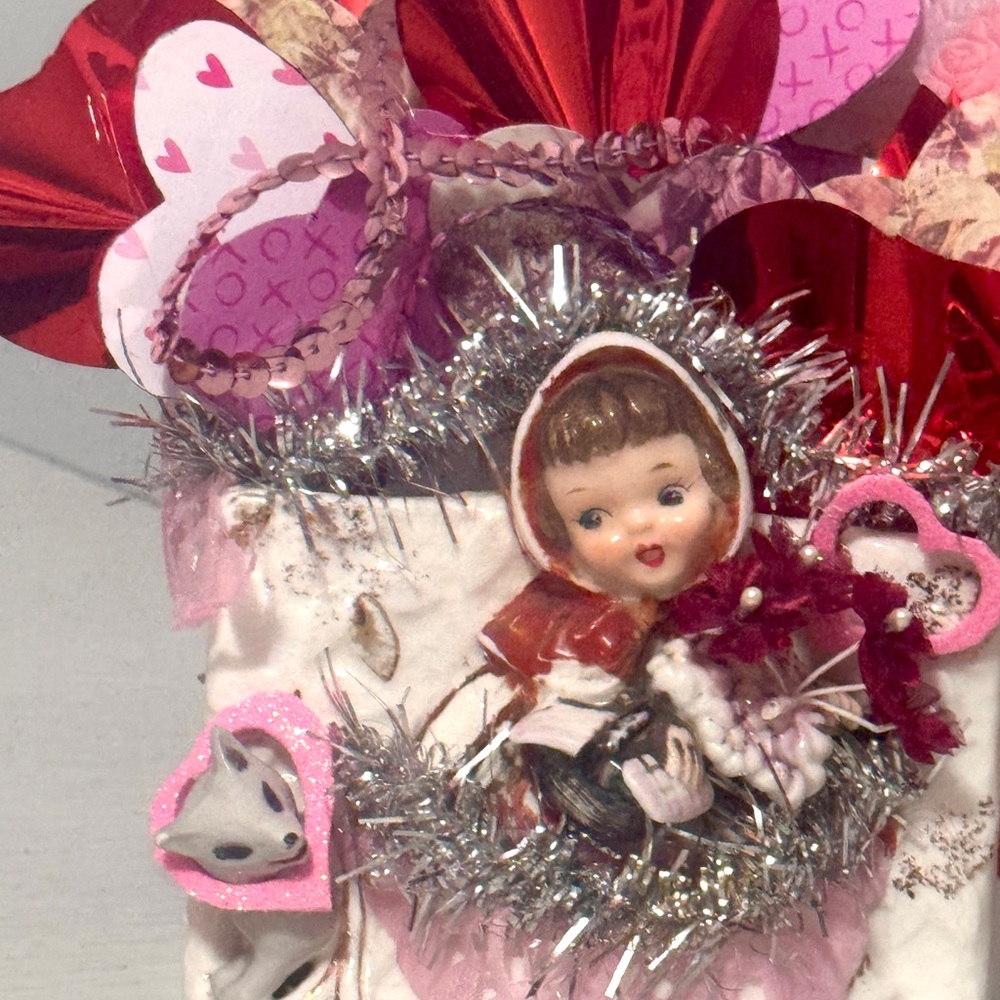 Vintage Valentine Ceramic Figurine with Red and Pink- Red Ridinghood - Picture 4 of 8